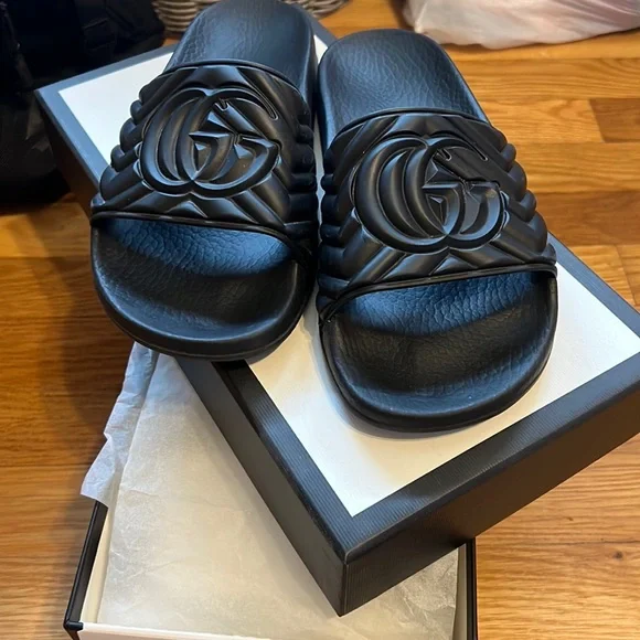 Gucci slides deals poshmark
